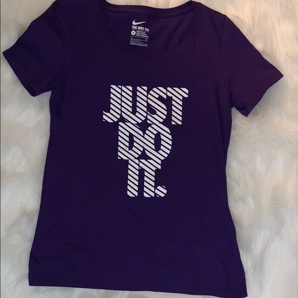 Nike athletic cut tee shirt